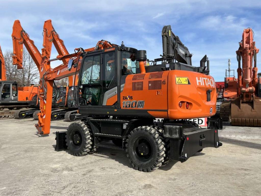 Hitachi ZX180W-7 Photo 3