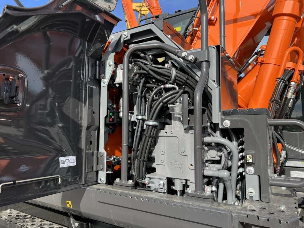 Hitachi ZX180W-7 Photo 9