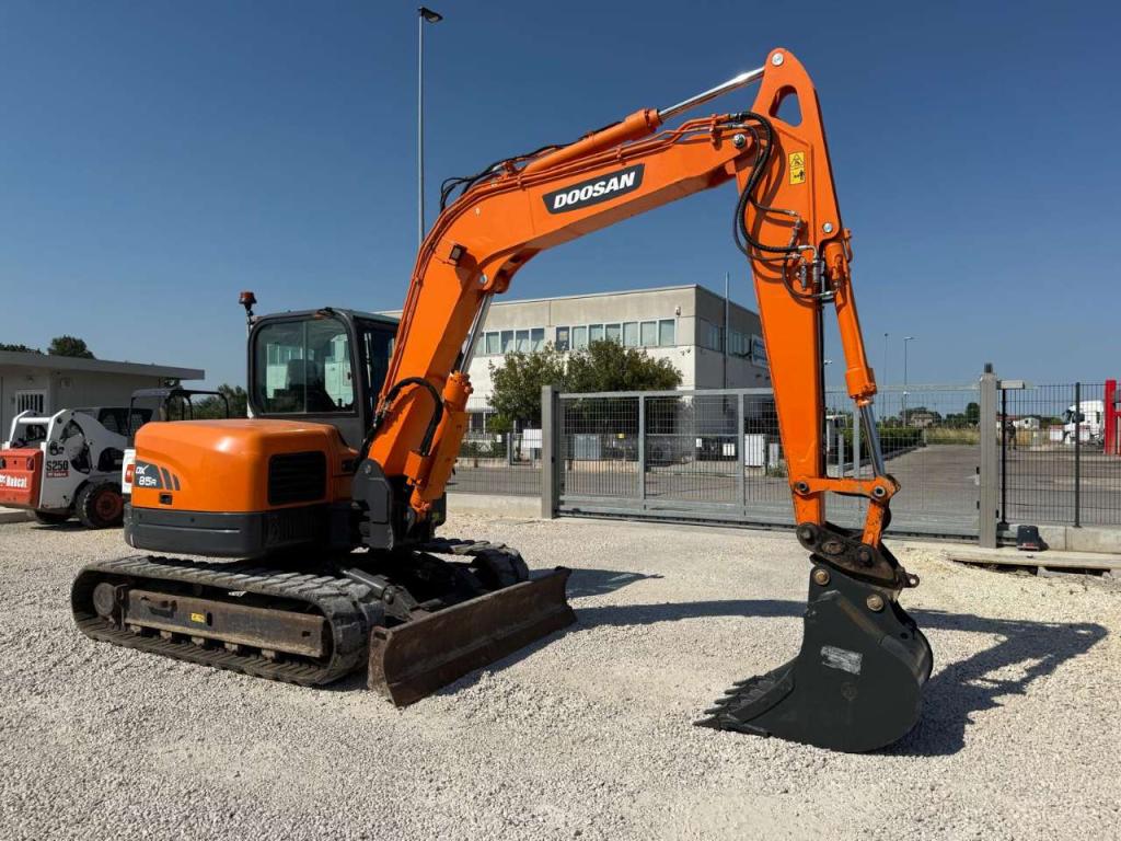 Doosan DX85R-3 Photo 2