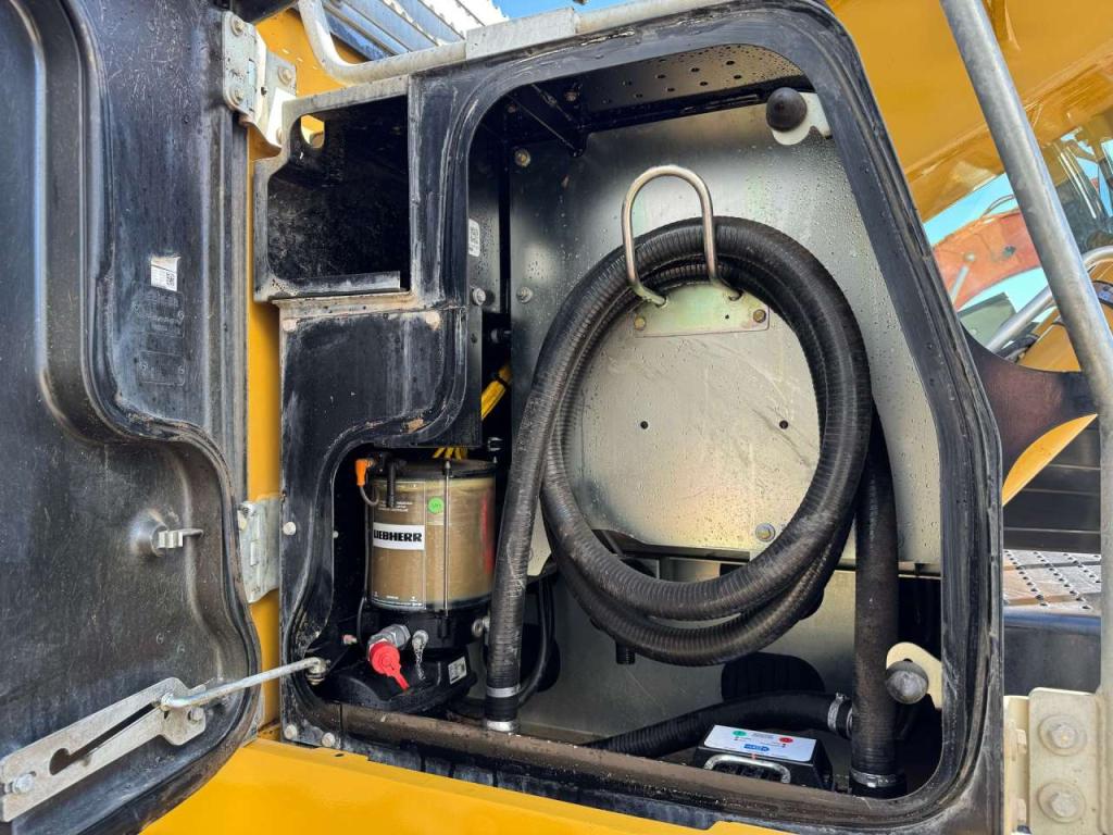 Liebherr R926NLC Photo 21