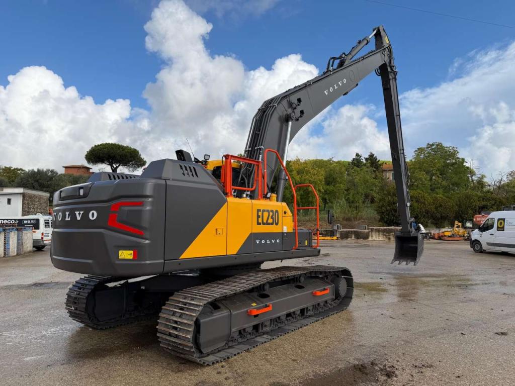 Volvo EC230F-LR Photo 5