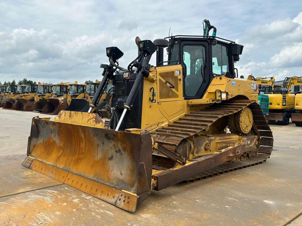 Caterpillar D6 LGP Photo 2