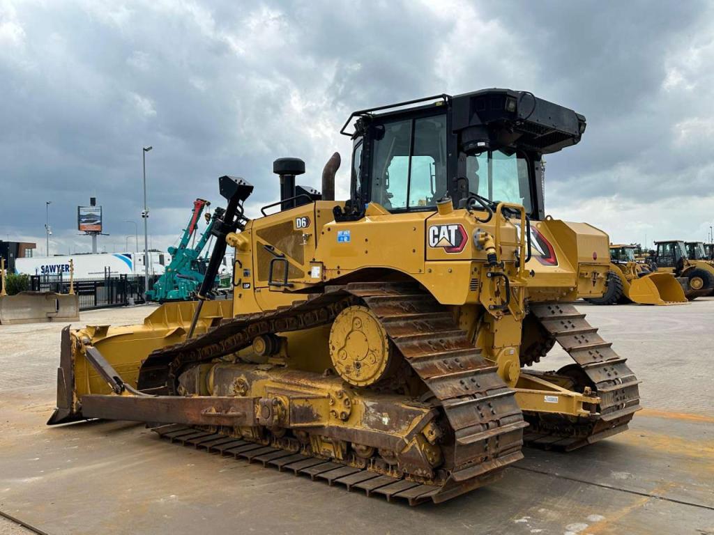 Caterpillar D6 LGP Photo 3
