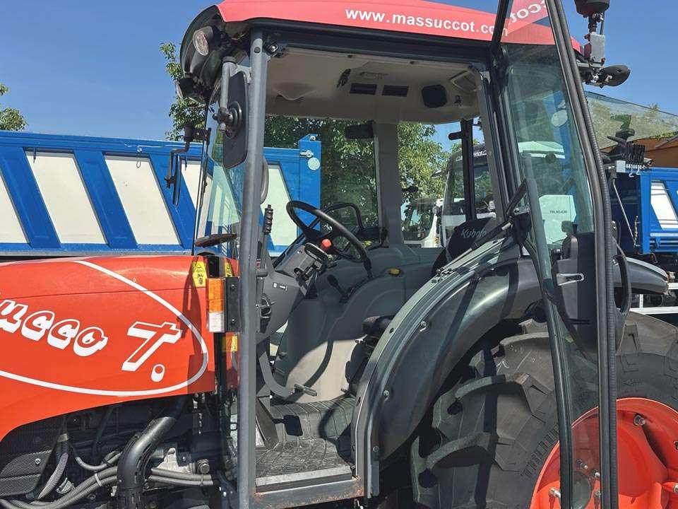 Kubota M8540 4x4 Photo 11