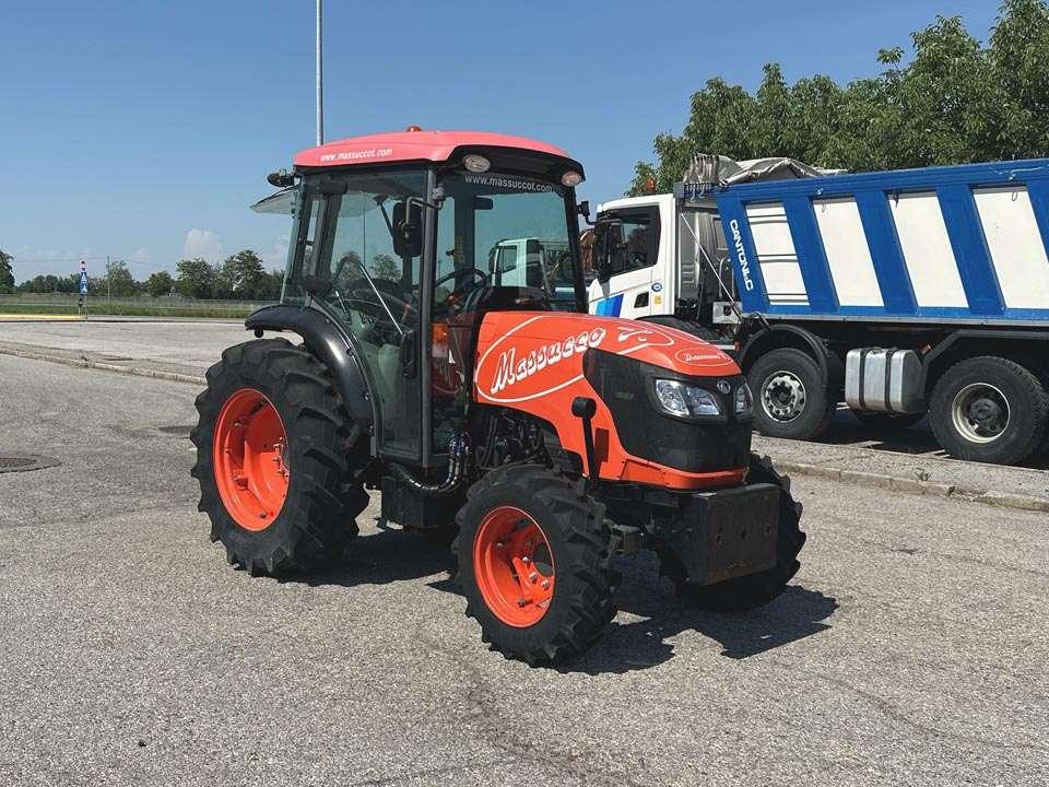Kubota M8540 4x4 Photo 16