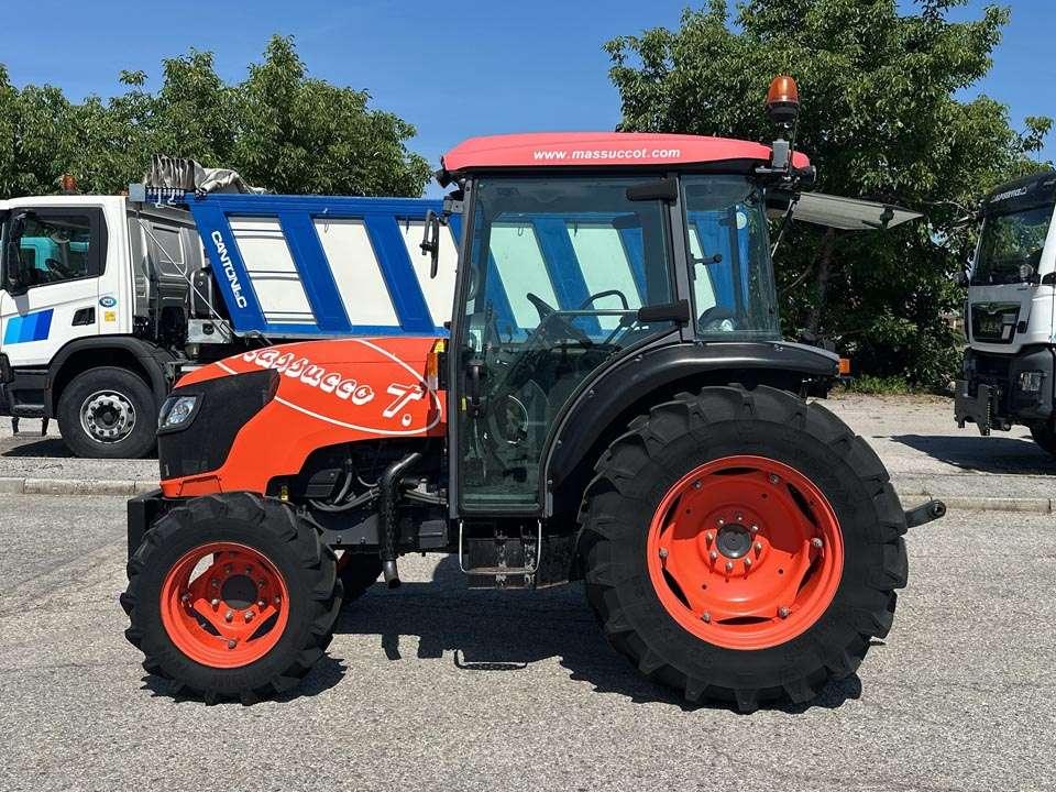 Kubota M8540 4x4 Photo 2