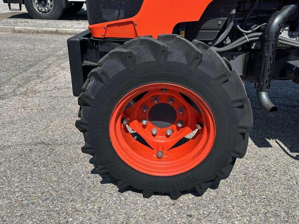 Kubota M8540 4x4 Photo 6