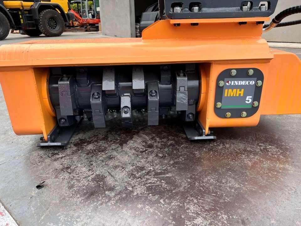 Hitachi ZX135US-7 Photo 10