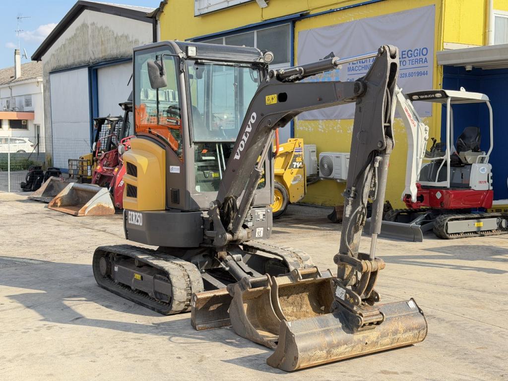 Volvo ECR25D Photo 2