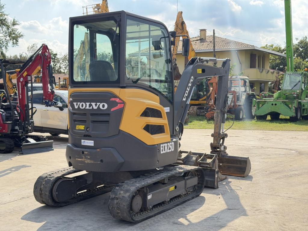 Volvo ECR25D Photo 3