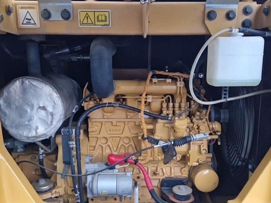 Caterpillar 305.5E2 Photo 12