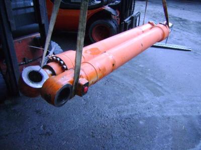 Lifting piston for Fiat Hitachi EX 215 sold by PRV Ricambi Srl