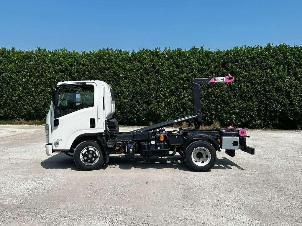 Isuzu P75 NUOVO SCARRABILE Photo 2
