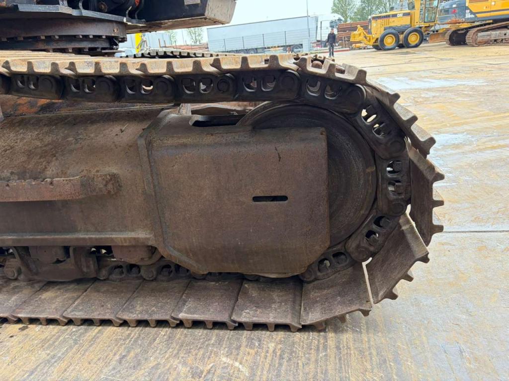 Hitachi ZX350LC-6 Photo 16