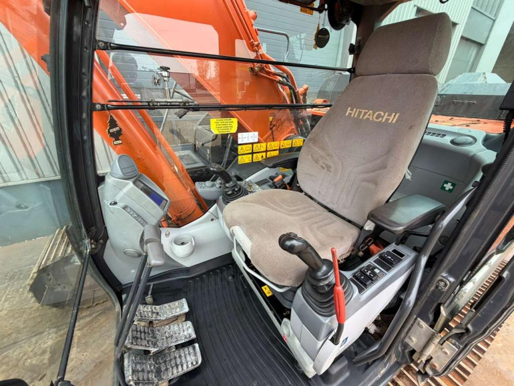 Hitachi ZX350LC-6 Photo 21