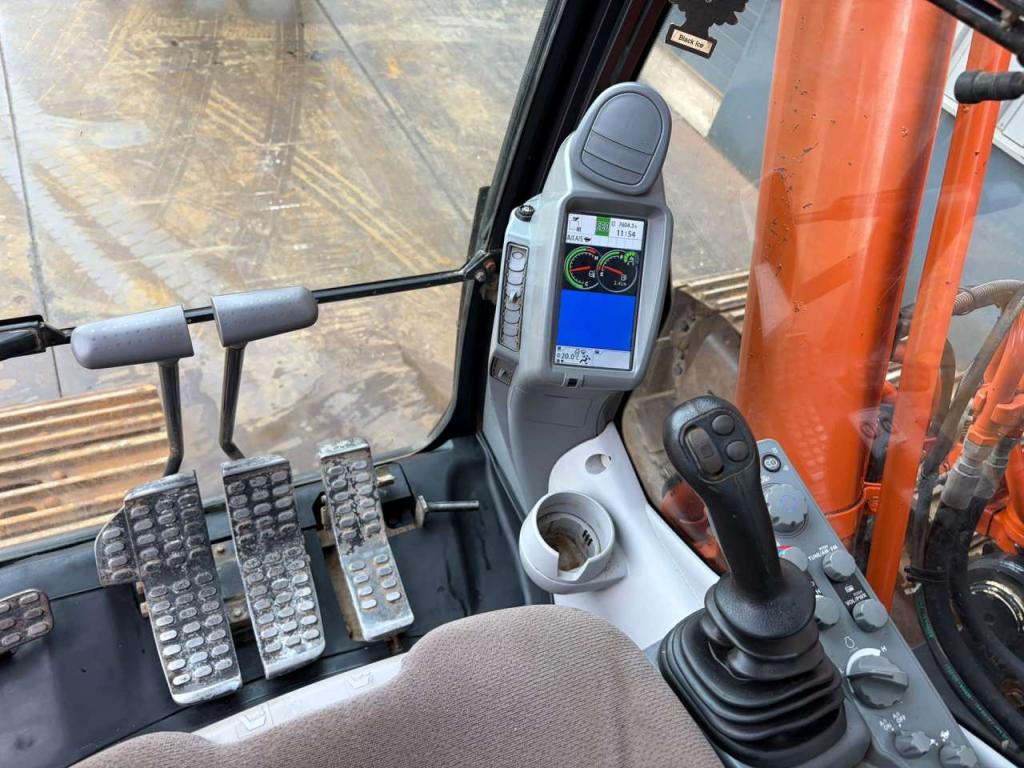 Hitachi ZX350LC-6 Photo 22