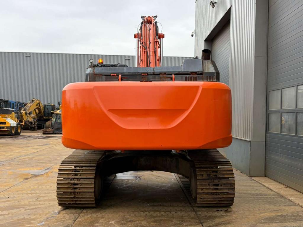 Hitachi ZX350LC-6 Photo 4