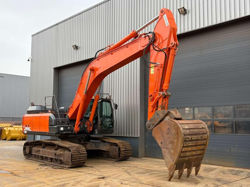 Hitachi ZX350LC-6 Photo 7
