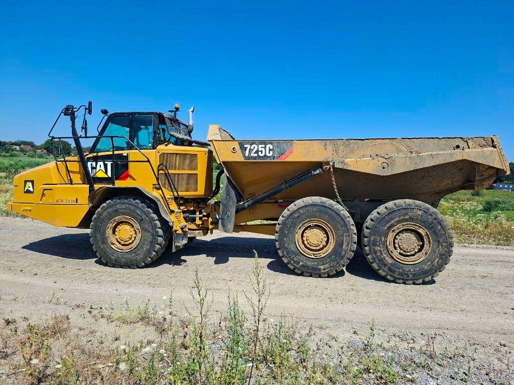 Caterpillar 725C2 Photo 1