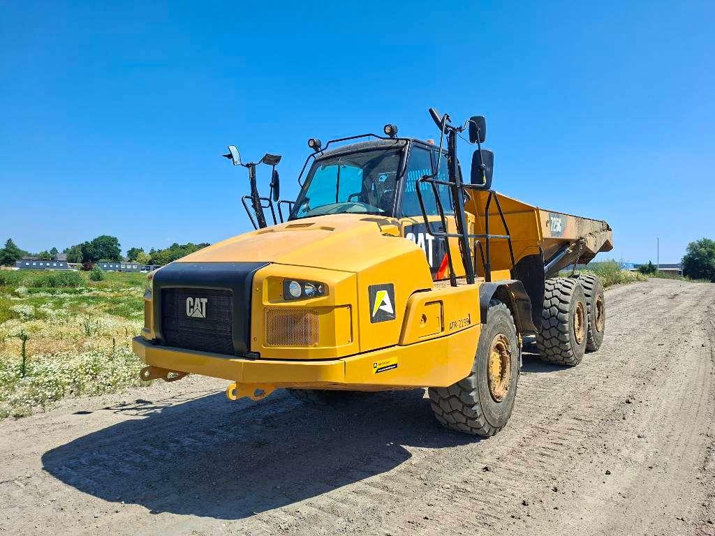 Caterpillar 725C2 Photo 2