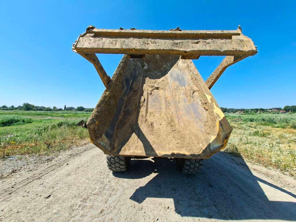 Caterpillar 725C2 Photo 22