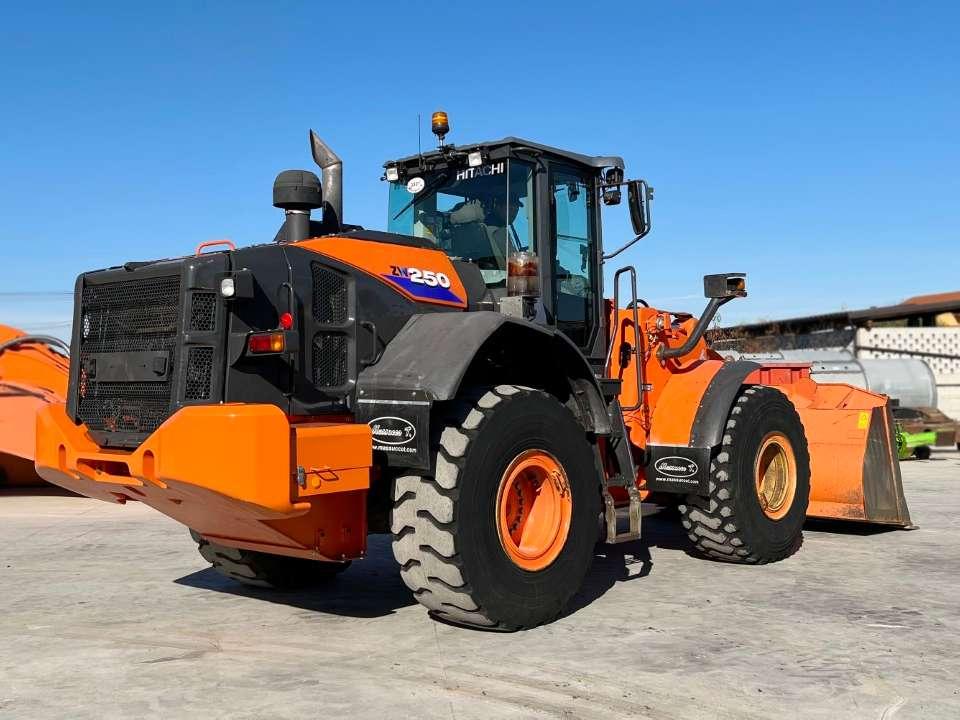 Hitachi ZW250-6 Photo 13