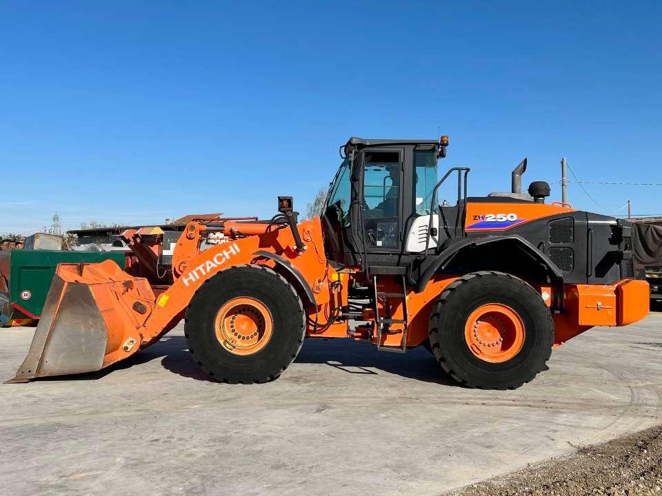 Hitachi ZW250-6 Photo 2