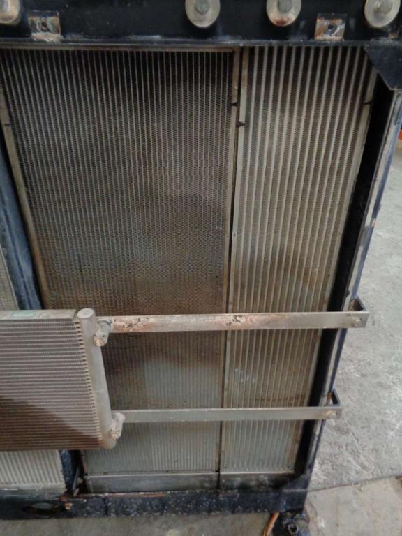 Oil radiator for New Holland E 385 B Photo 1