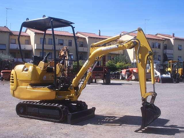 Komatsu PC12 R Photo 2