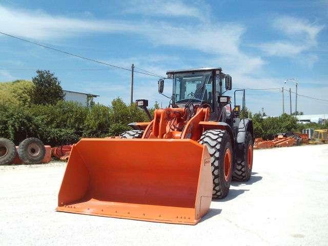 Hitachi ZW220-6 Photo 2