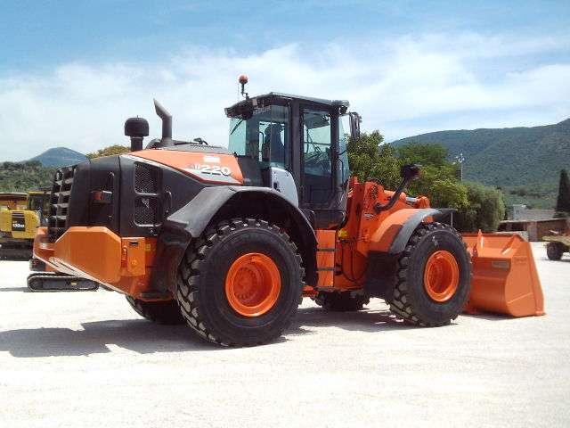 Hitachi ZW220-6 Photo 7