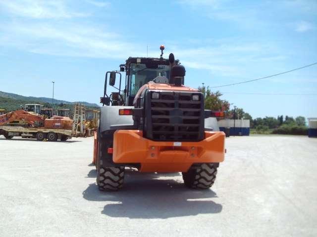 Hitachi ZW220-6 Photo 9
