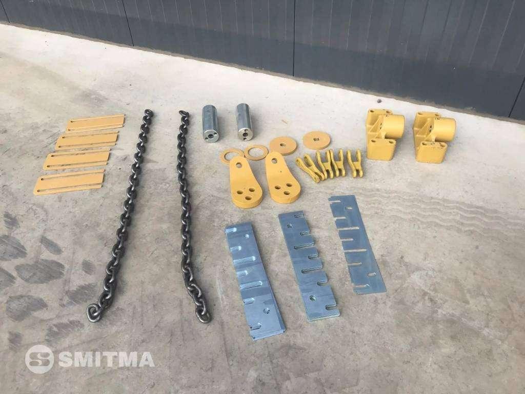 Rear hatch for Caterpillar 740 Photo 7