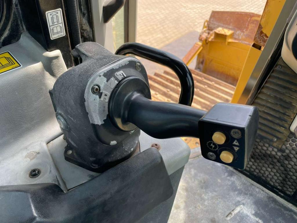 Caterpillar D6T LGP Photo 22