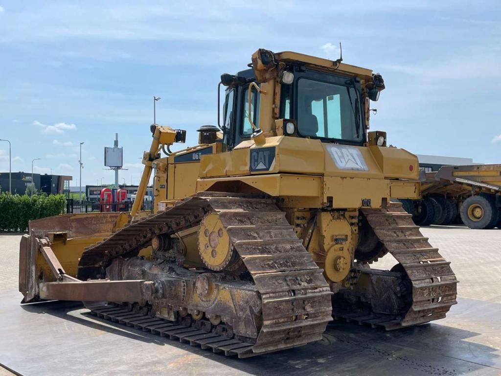 Caterpillar D6T LGP Photo 3