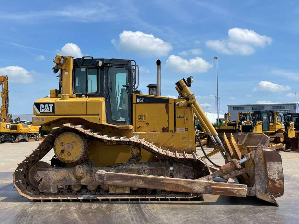 Caterpillar D6T LGP Photo 6