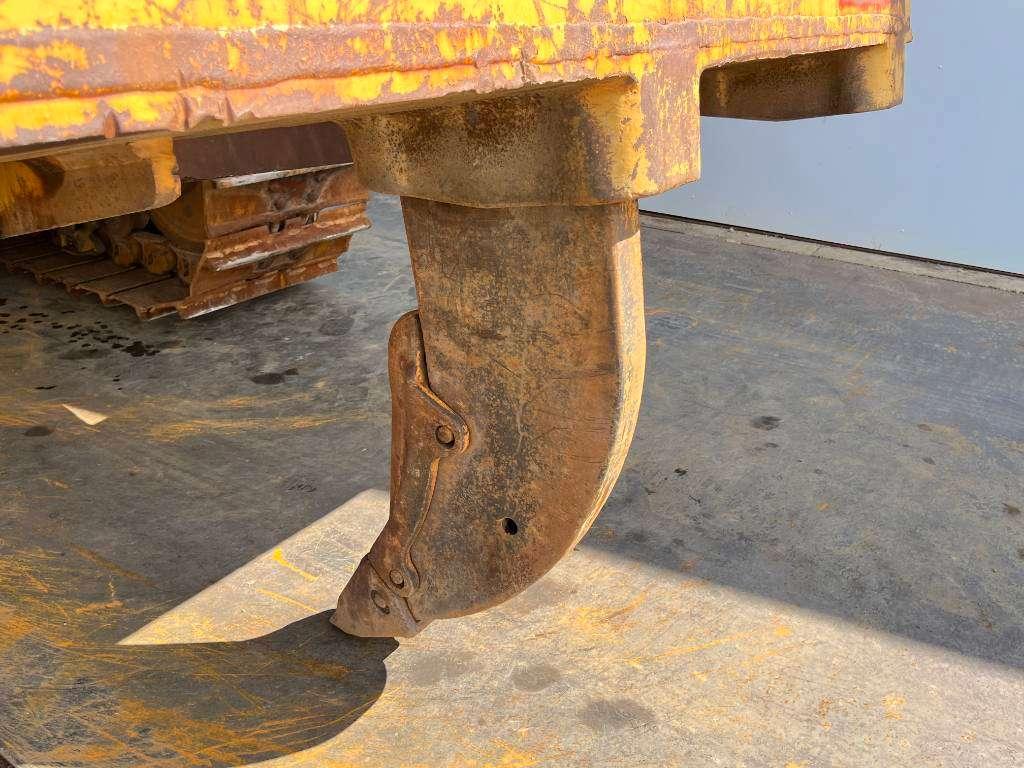 Caterpillar D8T - Ripper / German Machine Photo 20