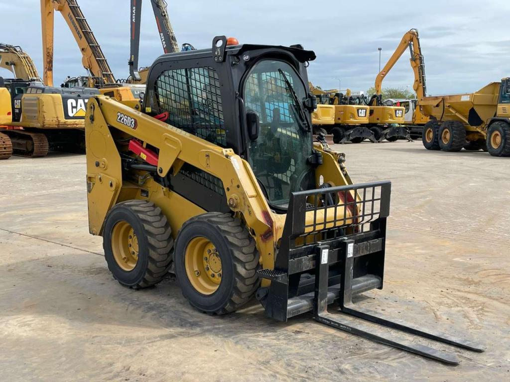 Caterpillar 226D3 Photo 8