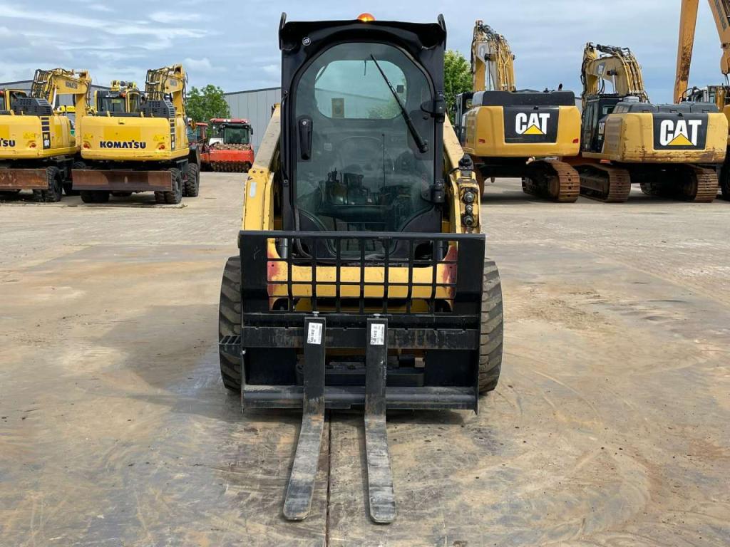 Caterpillar 226D3 Photo 9