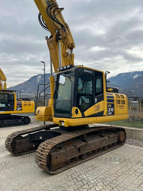 Komatsu PC210NLC-11 Photo 1