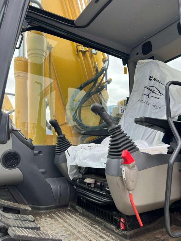 Komatsu PC210NLC-11 Photo 24