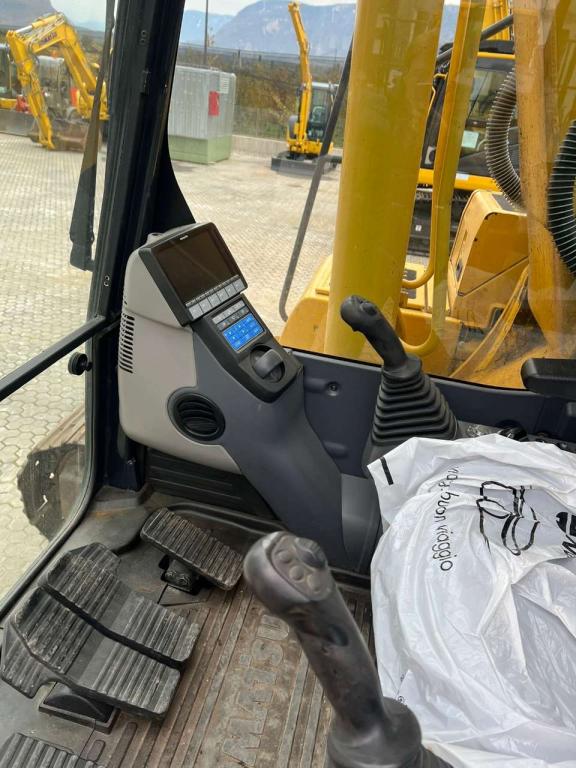 Komatsu PC210NLC-11 Photo 25