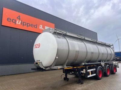 Renders 37.400L/1 COMP/BAFFELS, EMPTY WEIGHT: 8.340KG, LIFT/ STEERING AXLE, NL-TRAILER, APK/ADR: 10/2024 sold by Equipped4U B.V.