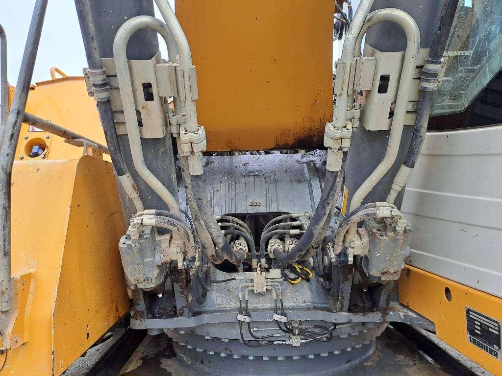 Liebherr R 946 LC Photo 10