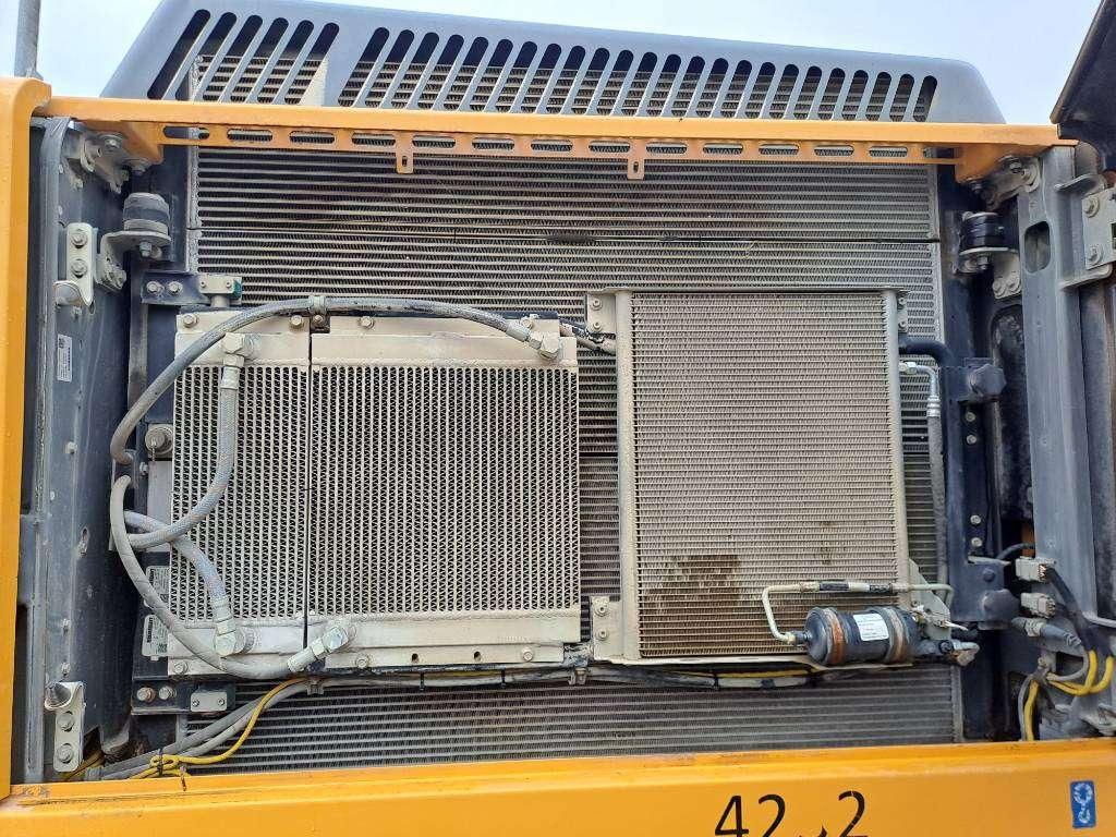 Liebherr R 946 LC Photo 21