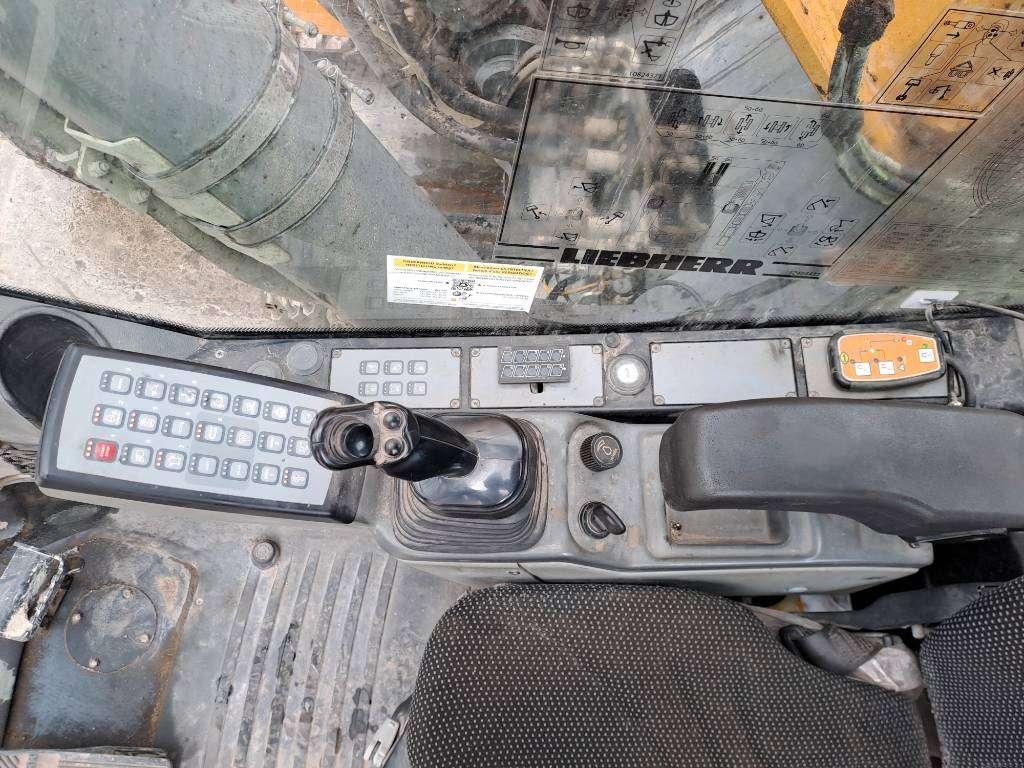 Liebherr R 946 LC Photo 29