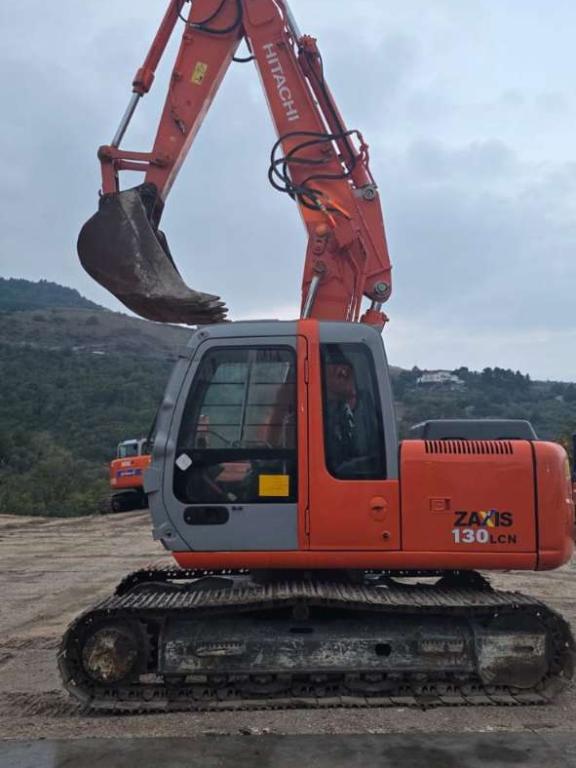Hitachi ZAXIS 130 Photo 1