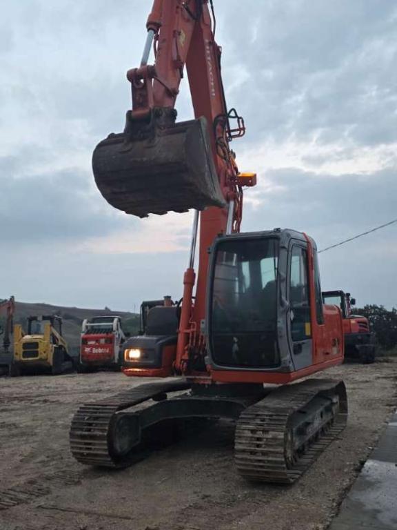 Hitachi ZAXIS 130 Photo 2