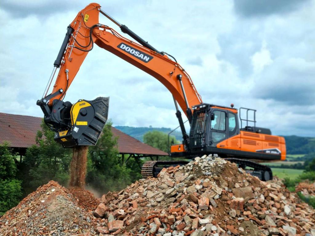 MB CRUSHER BF120.4 Photo 1