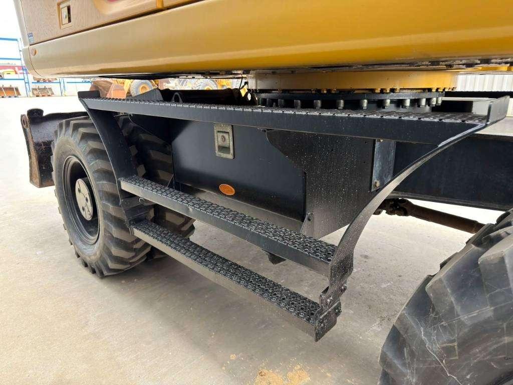 Caterpillar M318F Photo 17